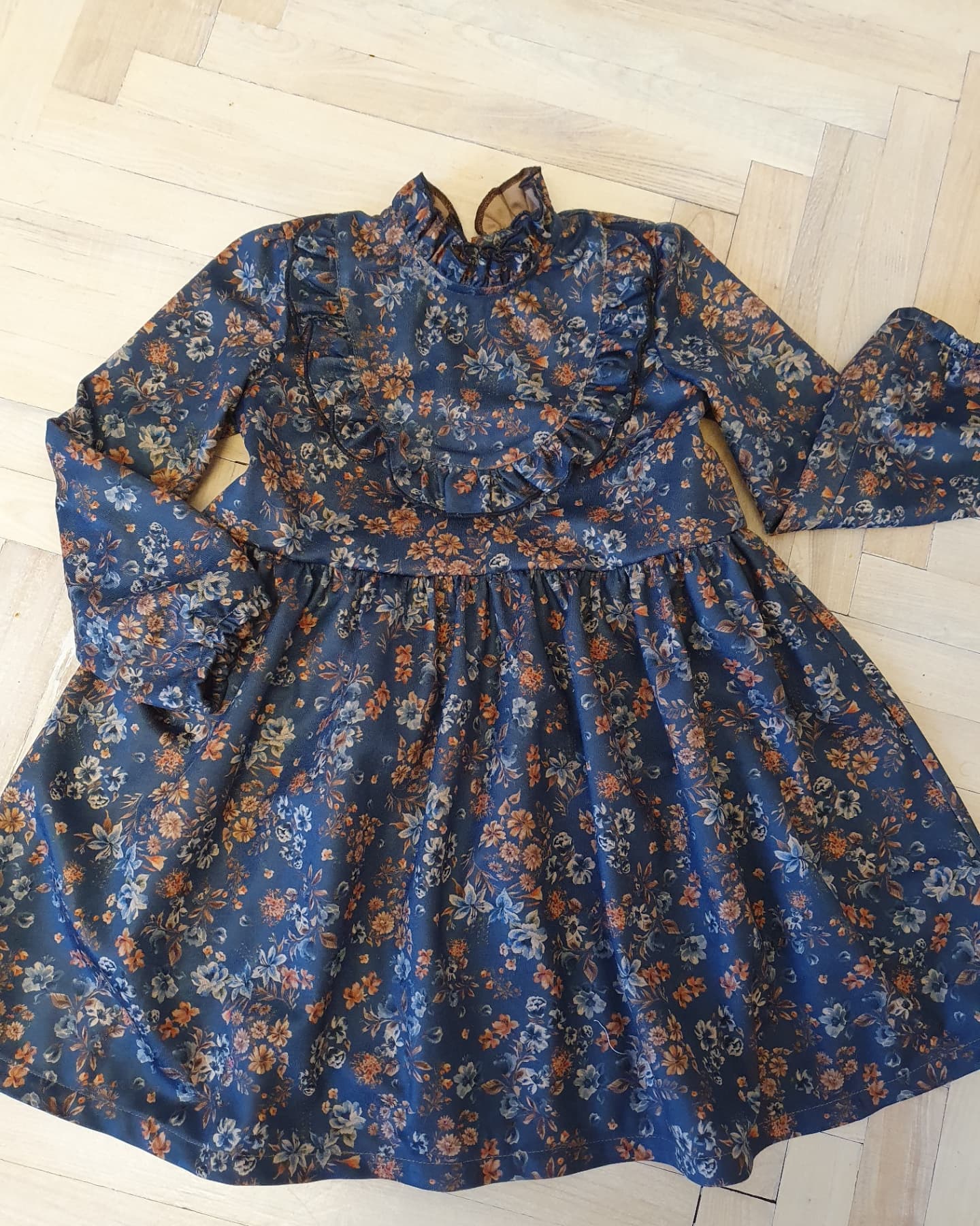 Rochie cusută manual